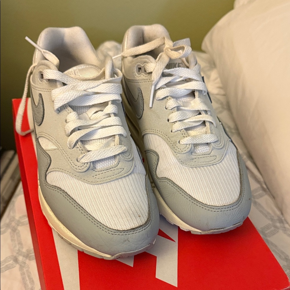 Pre-loved Women's Nike Air Max 1 Light Smoke Gray ' White Shoes